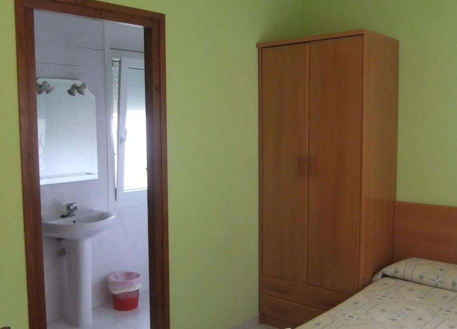 ** Guest house Pensio L'Estada Sant Joan les Fonts Spain